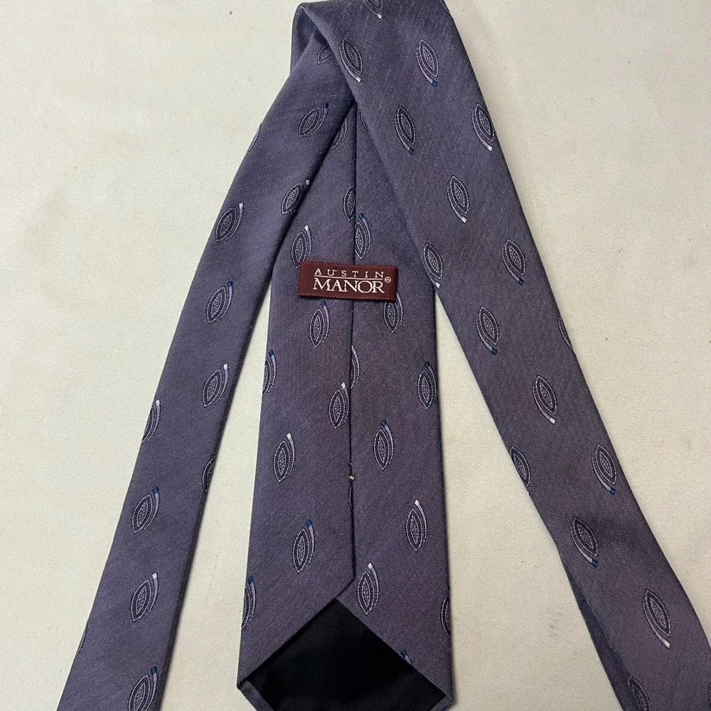 Austin Manor Mens Necktie Purple Paisley Print‎ Business Career Formal Tie